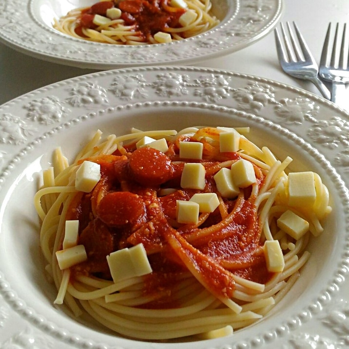 デルモンテ基本の完熟トマト・ソースでＷチーズパスタ